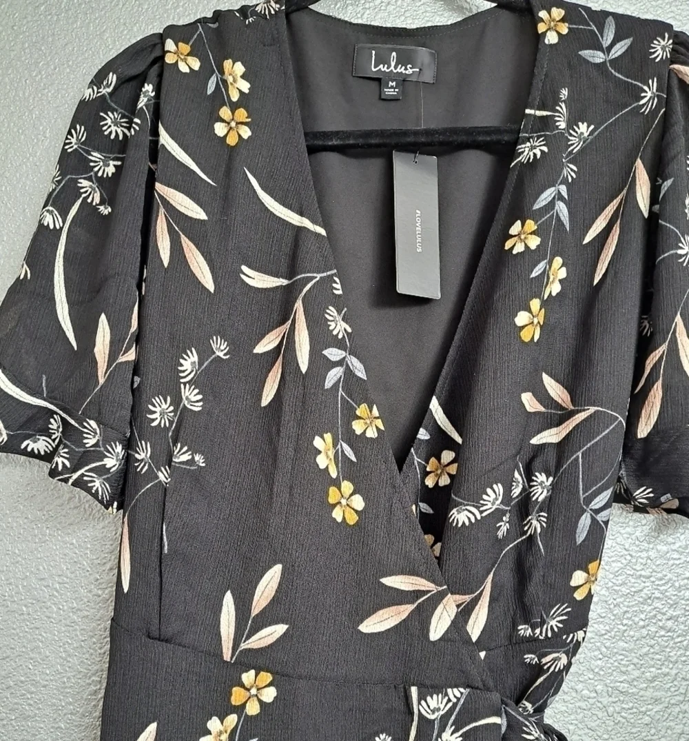 NWT Lulus Black Floral  Wrap Dress  Size M - Picture 6 of 9